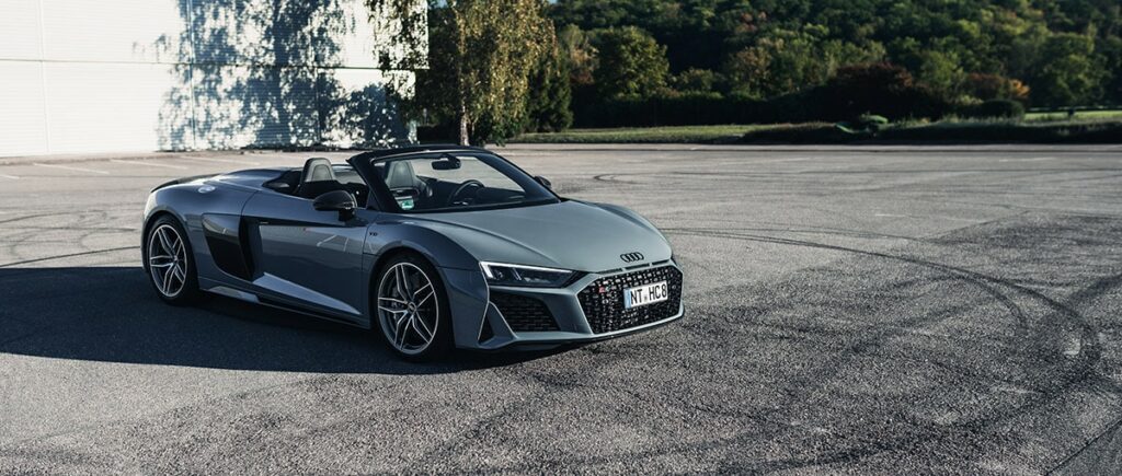 Grauer Audi R8 Spyder V10 Performance