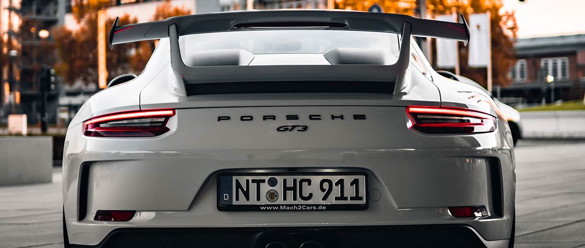 Porsche 911 Turbo das Rücklicht fotografiert bei mach2cars in Stuttgart