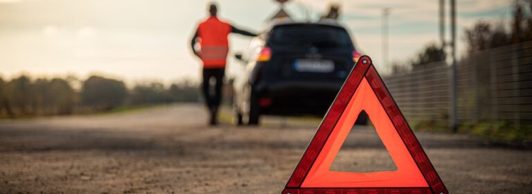 Warndreieck warnt vor Autopanne